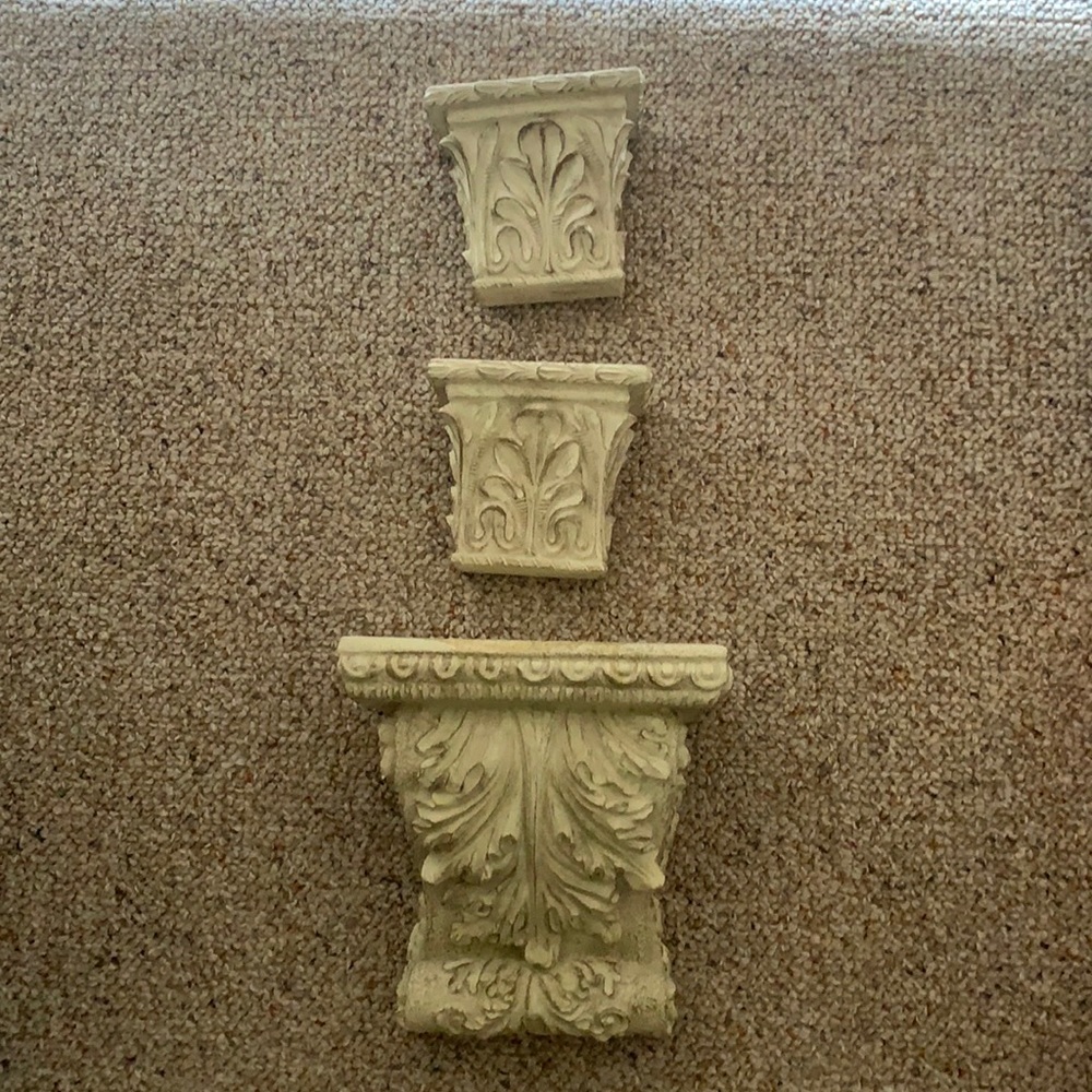 Set of 3 wall decor pieces.